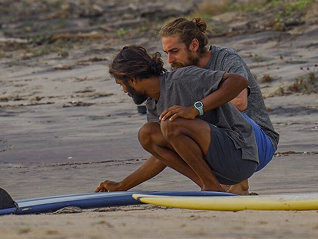 Tailslide technical surf coaching lessons Sri Lanka_founder and local professional surfer and coach giving safety instructions before going in the water_surf skills and surfing understanding_Coaching