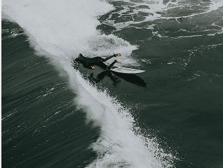 tailslide-surf-therapy_how-to-read-waves_man-wipe-out-on-surf-board