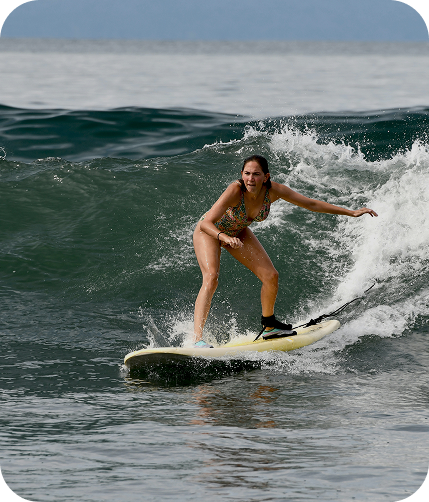 Tailslide technical surf coaching lessons sri lanka_experienced beginner surfer riding small wave_beginner surf coaching Madiha_progress beyond white water_Coaching